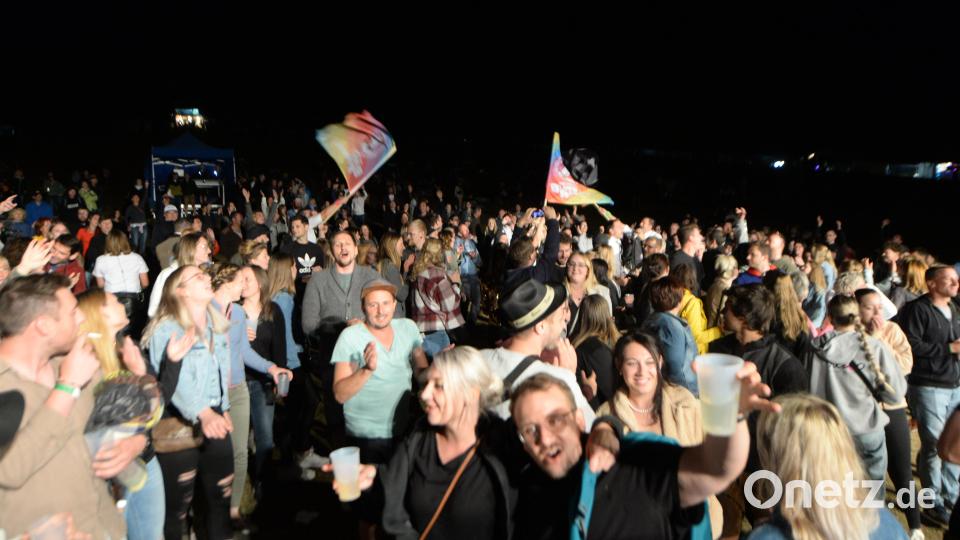 Beste Stimmung beim Open-Air &quot;Der Berg ruft 2.0&quot; auf der Schmie-Alm in Freudenberg. Bild: Andreas Brückmann