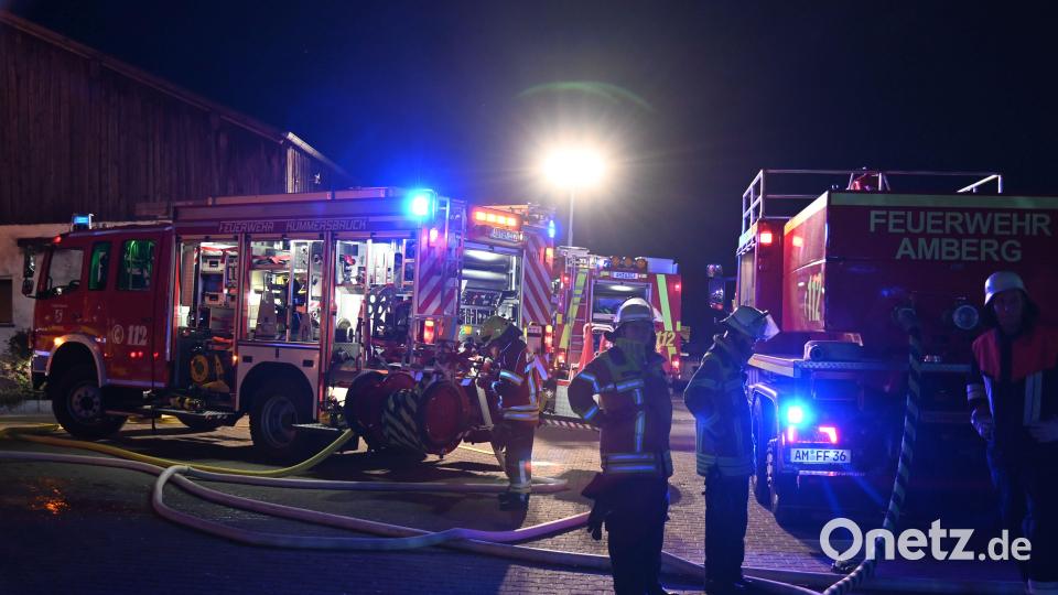 Bis in die Nacht hinein waren die Feuerwehren in Engelsdorf im Einsatz. Bild: gf