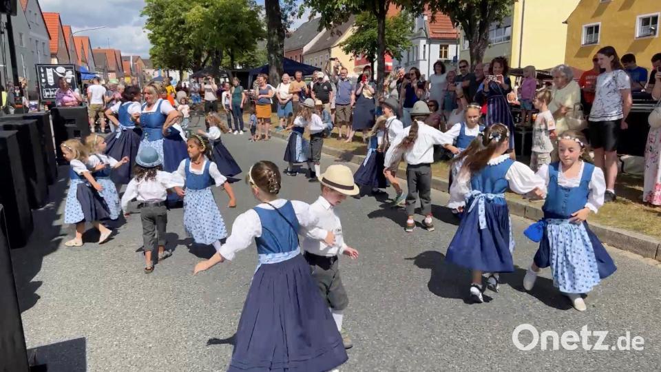 Tänze gehören zum Programm Bild: Gustl Beer