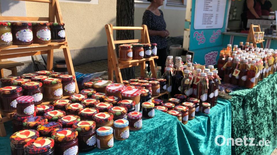 Der Marktplatz wurde auch seinem ursprünglichen Zweck und dem daraus resultierenden Namen gerecht: Marmeladen, Säfte und andere Lebensmittel wurden angeboten. Bild: mis