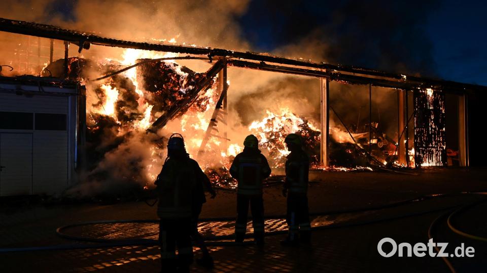 In Engelsdorf hat es am Sonntagabend einen Großbrand auf einem Bauernhof gegeben. Bild: gf