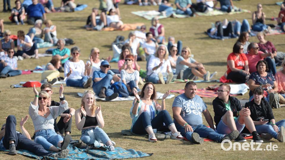 Beste Stimmung beim Open-Air &quot;Der Berg ruft 2.0&quot; auf der Schmie-Alm in Freudenberg. Bild: Andreas Brückmann