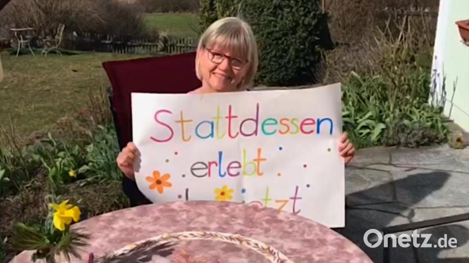 Lehrerin Maria Kraus grüßt ihre Schülerinnen und Schüler auf digitalem Weg Bild: Grundschule Schnaittenbach/exb