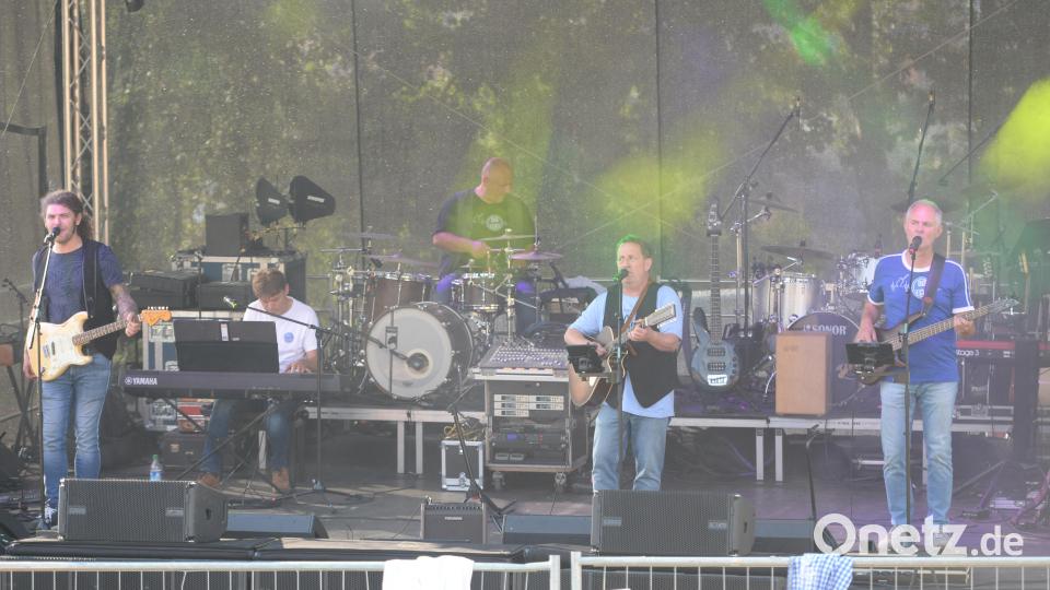 Beste Stimmung beim Open-Air &quot;Der Berg ruft 2.0&quot; auf der Schmie-Alm in Freudenberg. Bild: Andreas Brückmann