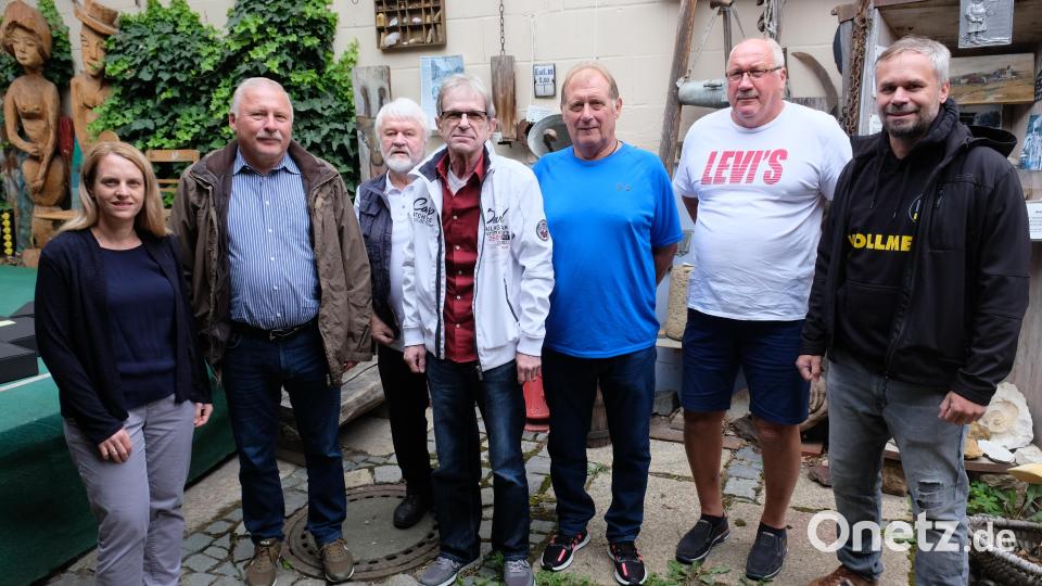 Vier Mitarbeiter verabschiedete die Firmenleitung in den wohlverdienten Ruhestand. Bild: do