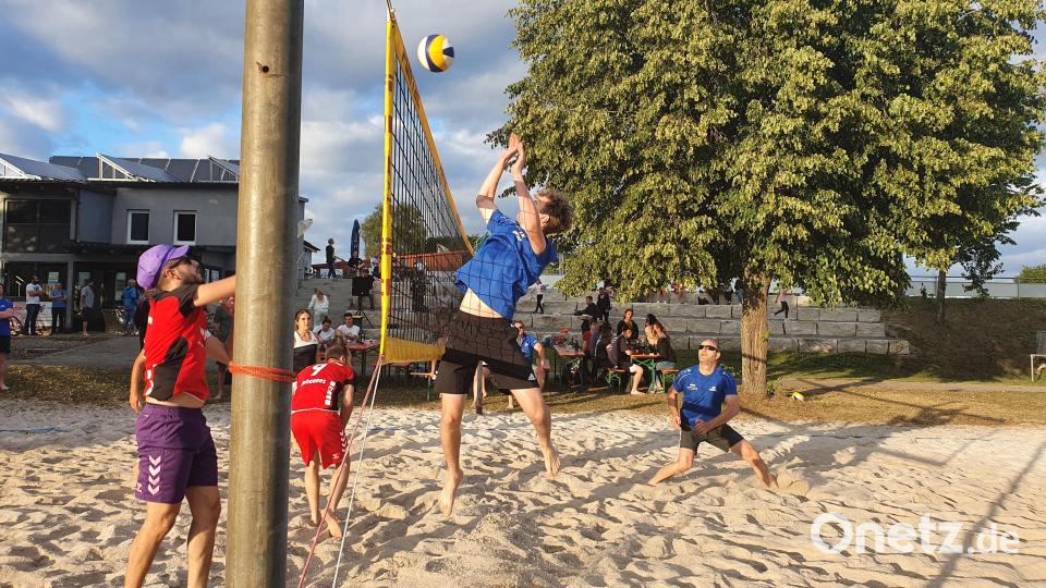 Guten Beachvolleyball-Sport gab&#039;s beim Turnier der DJK Ensdorf zu sehen Bild: tra