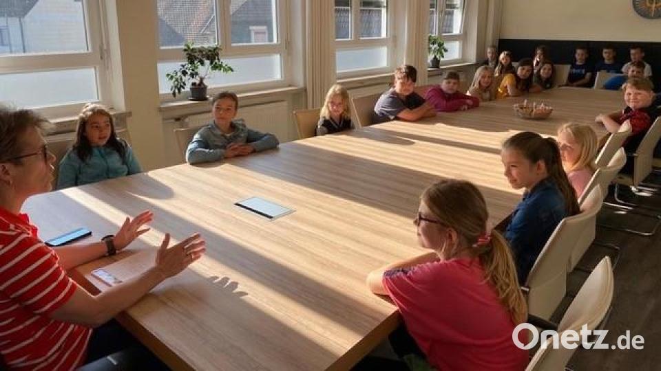 Die Krummennaaber Grundschüler besuchten das Rathaus. Bild: exb