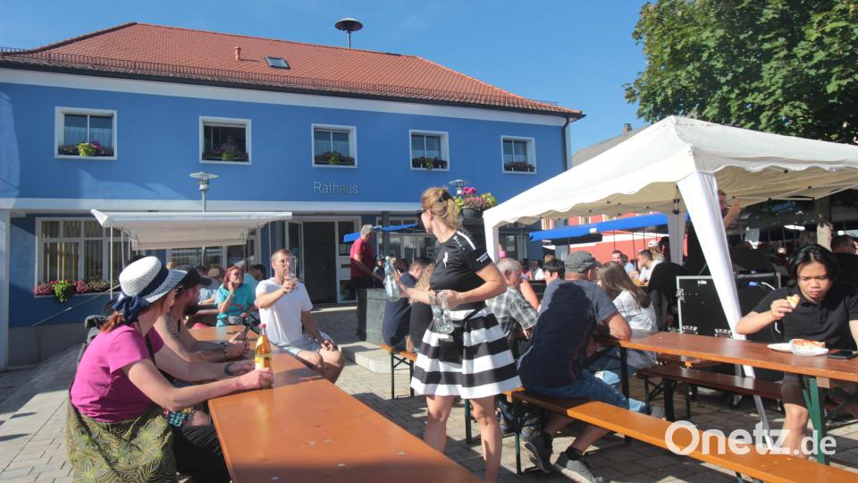 Und noch eine Halbe für Tisch 10. Bild: war