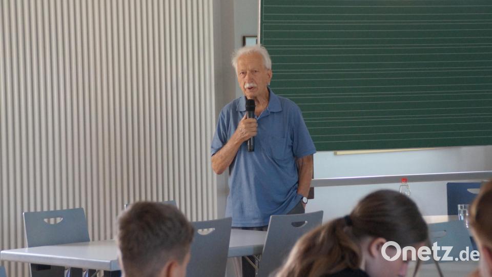 Mit seinen 90 Jahren hält Ernst Grube Vorträge an Schulen, bei denen er die Verfolgung der Juden schildert und die Schüler sehr betroffen macht. Bild: wel