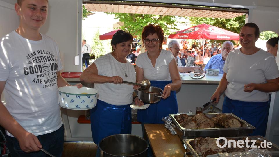 Schweinebraten wurde in der &quot;Gmoikuchl&quot; zubereitet. Bild: jr