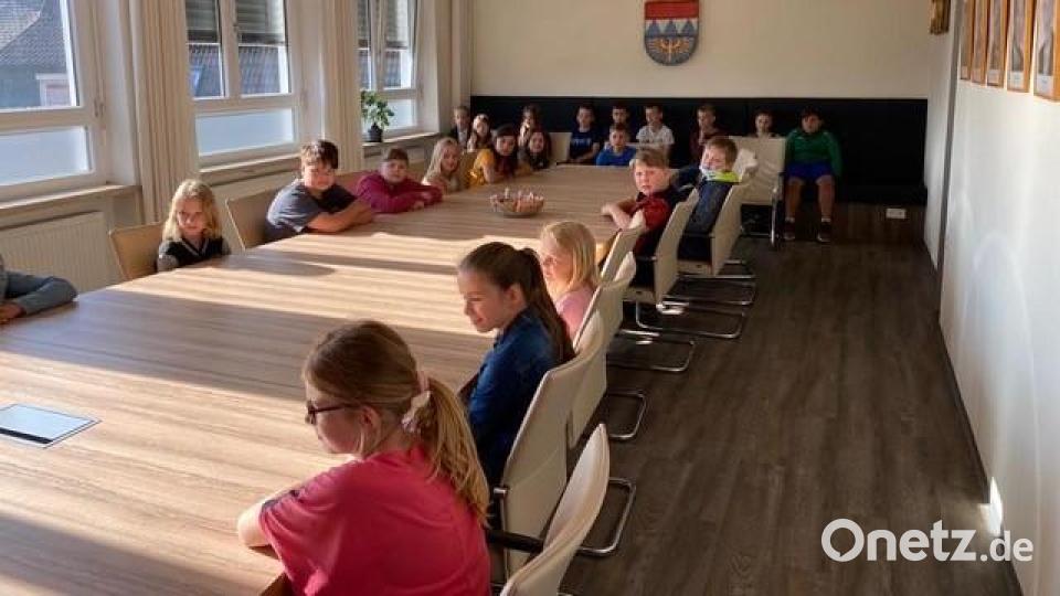 Die Krummennaaber Grundschüler besuchten das Rathaus. Bild: exb