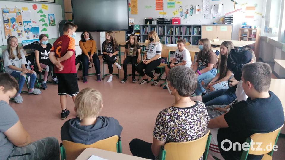 Bei &quot;Pack ma&#039;s&quot;, einem Training für Zivilcourage, spielten die Schüler ein Spiel zur Förderung von Gemeinschaft. Bild: wel