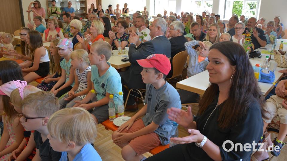 Vollbesetzt war das Pfarr- und Jugendheim bei der Premiere des Stücks am Sonntagvormittag. Bild: jr