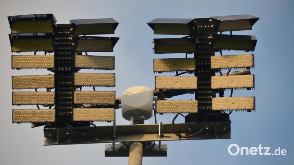 Eine neue LED-Flutlichtanlage erhellt künftig die Trainingsplätze. Bild: ak