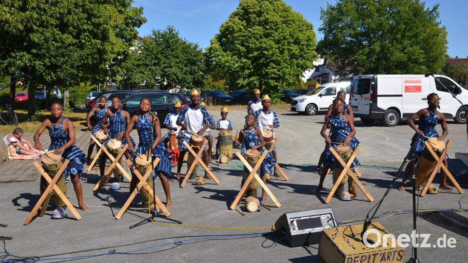 60 Kinder und Jugendliche gehören der Musik- und Tanzgruppe Pepit&#039; Arts de Benin an. Bild: ak