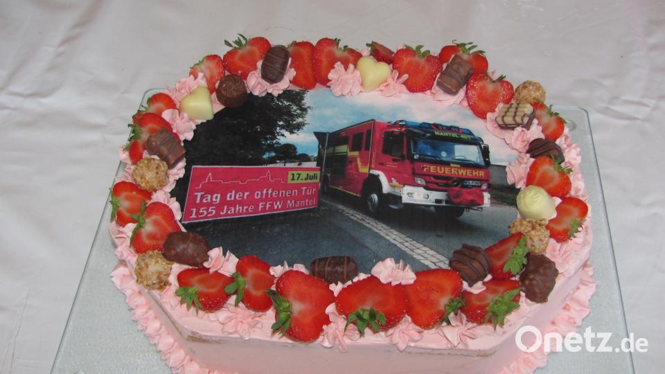 Eine Jubiläumstorte hatte Hobbybäckerin Simone Dobner gezaubert. Bild: sei