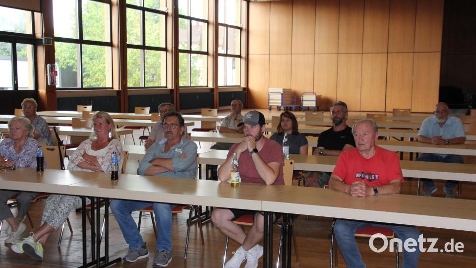 17 Anwohner waren zur Infoversammlung über die neue Lärmschutzwand ins Kettelerhaus gekommen. Bild: kro