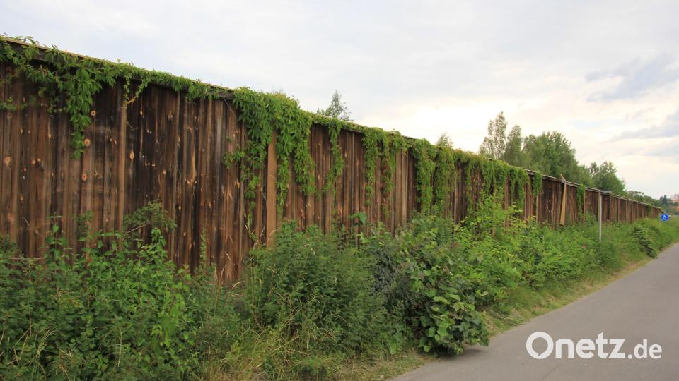 Die bisherige Lärmschutzwand wurde 1986 errichtet und entspricht nicht mehr den aktuellen Standarts. Bild: kro