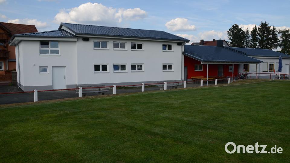 Mit einem Kostenaufwand von 415 000 Euro hat der TSV Speichersdorf-Kirchenlaibach sein Betriebsgebäude und die Sportanlagen umgebaut. Bild: ak