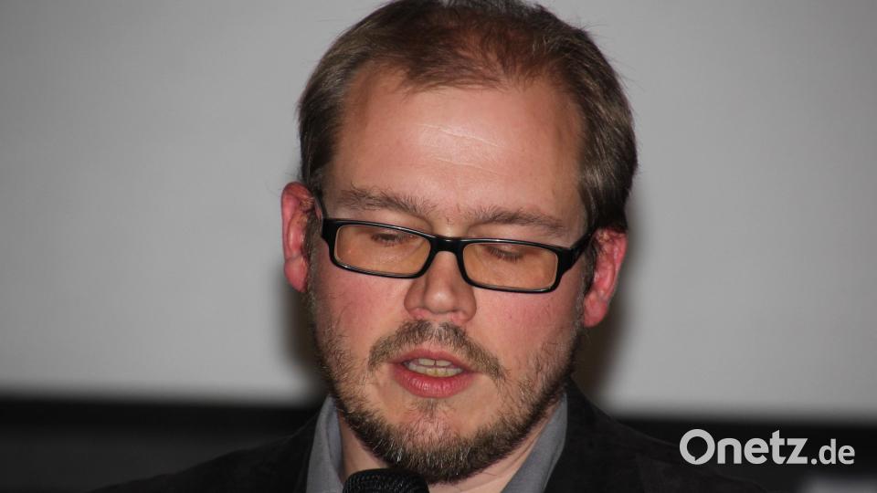 „Diese neue Lärmschutzwand ist das Optimum nach den aktuellen Messungen für eine bestmögliche Lärmminderung.“ (Hannes Neudam vom Staatlichen Bauamt Amberg-Sulzbach) Bild: kro