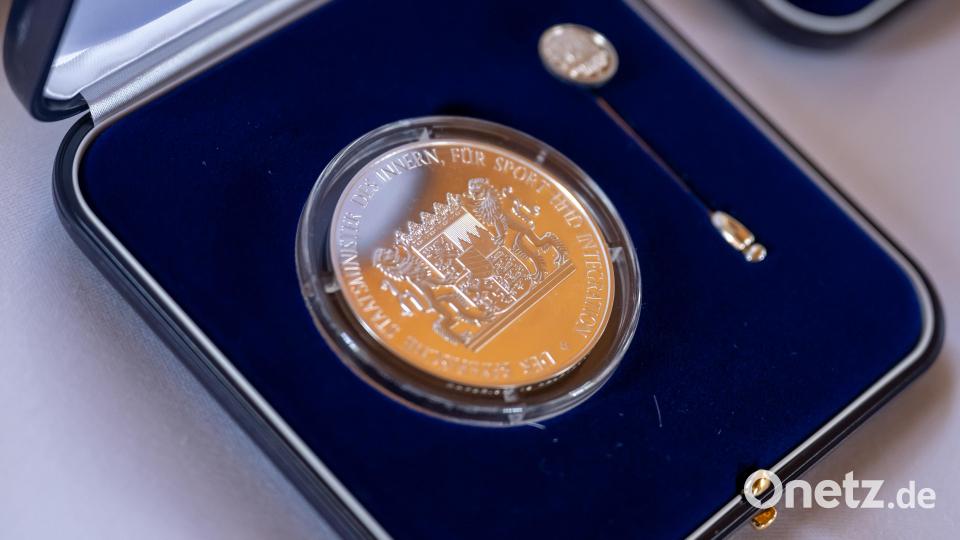 Die Kommunale Verdienstmedaille gibt es in Gold, Silber und Bronze. Bild: Sebastian Widmann/exb