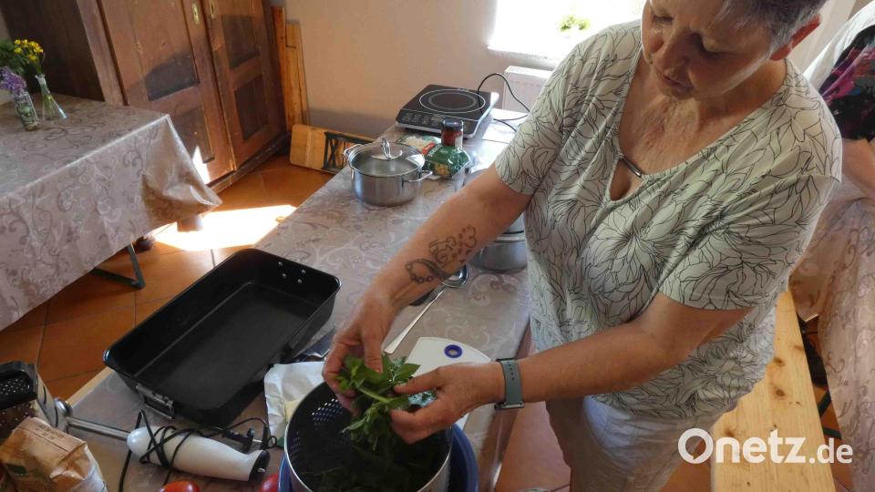... dann kochen. Bild: Ingrid Schedl/exb
