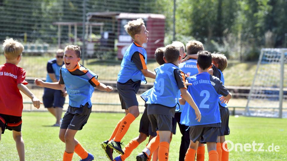 Jubel bei den E-Junioren des FSV Gärbershof über den Turniersieg. Bild: Hubert Ziegler