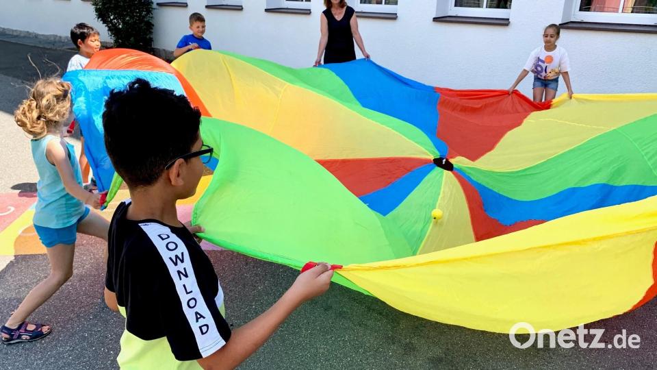 In der Grundschule Neustadt/WN ist die Mittagspause keineswegs langweilig. Bild: Gabi Schönberger