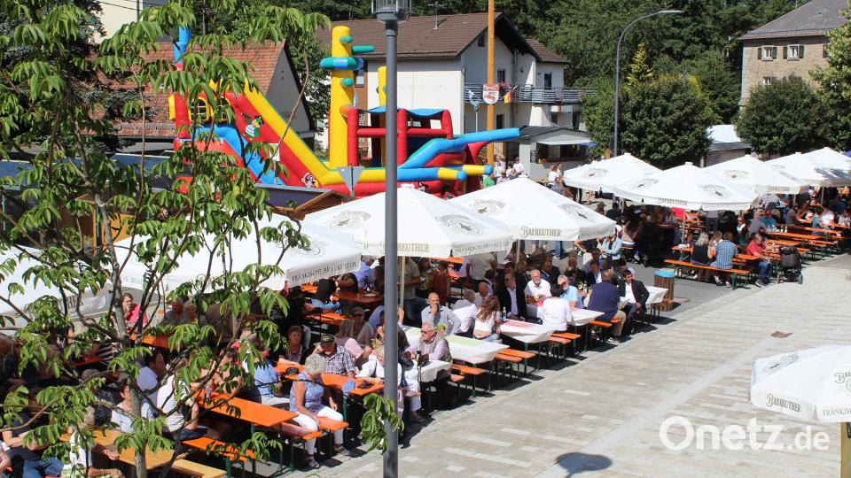 Bei sonnigem Wetter waren die Sonnenschirme sehr gefragt. Bild: soj