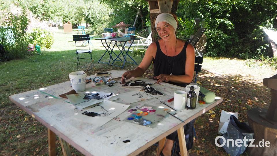 Katja von Lübtow hatte für Pertolzhofen eine schwere Skulptur im Gepäck und widmet sich nun filigraneren Arbeiten. Bild: bl