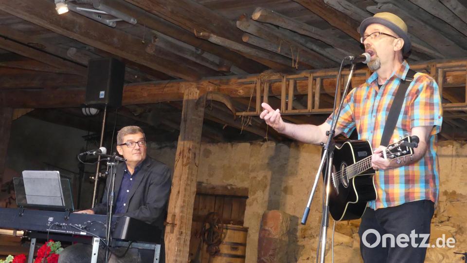 Hubert Treml und sein musikalischer Begleiter Franz Schuier fesselten ihr Publikum mit viel Wortwitz. Bild: rn