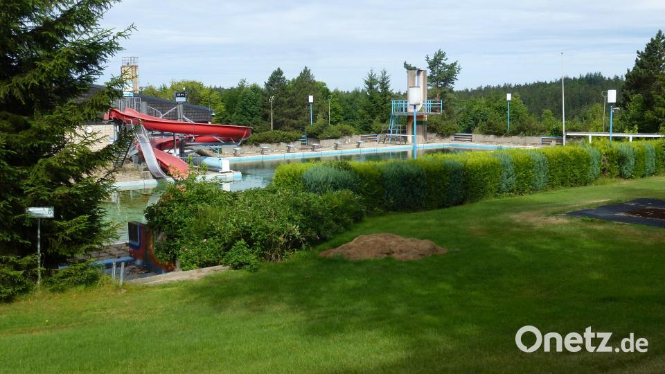 Der Förderkreis Freibad Altglashütte führt auf dem Gelände des Freizeitareals Erhaltungsmaßnahmen durch. Bild: Siegfried Walter/exb