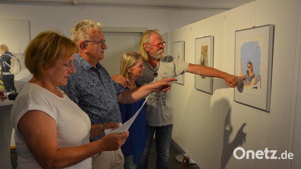 Noch bis zum 6. November ist im Museum Mitterteich die Sonderausstellung „Aus dem Leben gegriffen“ zu sehen, die bei der Vernissage auf großes Interesse bei den Gästen stieß. Bild: jr