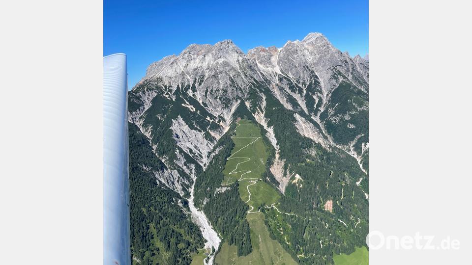 Durch Täler und über Alpenpässe: sechs Fliegerfreunde vom SFC Tirschenreuth flogen an einem Wochenende bis fast nach Italien und zurück Bild: Segelflugclub Tirschenreuth/exb