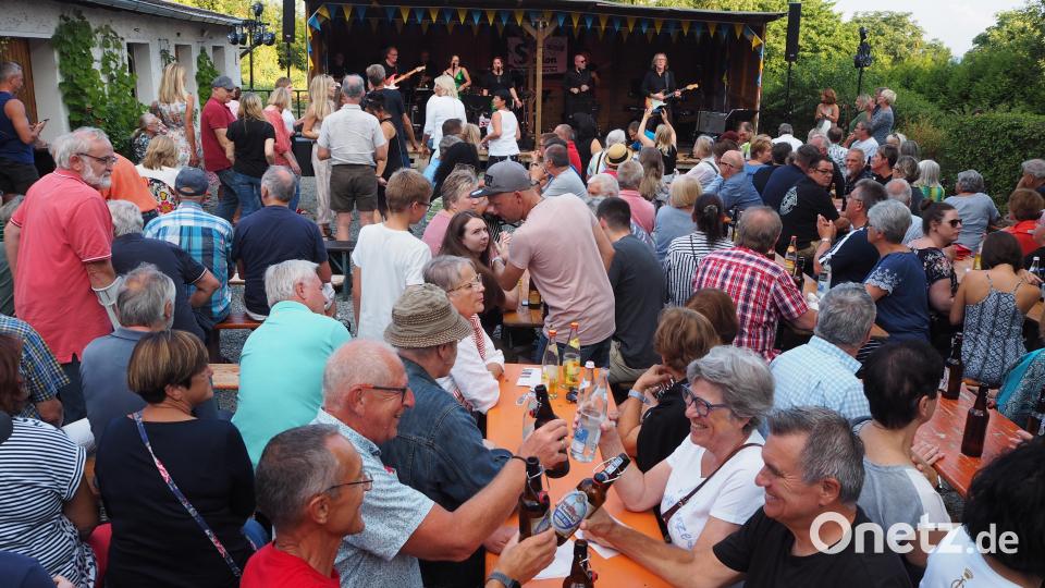 Soul Station rockt den Klostergarten bei der Serenade in Neustadt Bild: krb
