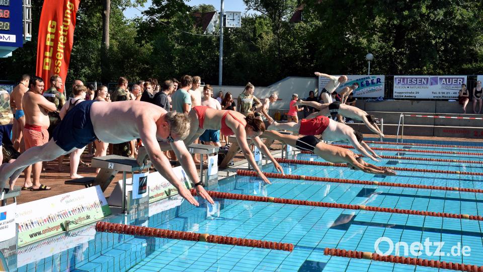 Das 24-Stunden-Schwimmen im Hockermühlbad in Amberg hat begonnen. Bild: Stephan Huber