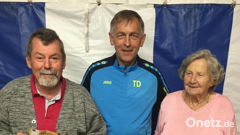 Die Sieger des Preisschafkopfes bei der 40-Jahr-Feier des TSV Neunkirchen. Bild: Josef Kaiser/exb