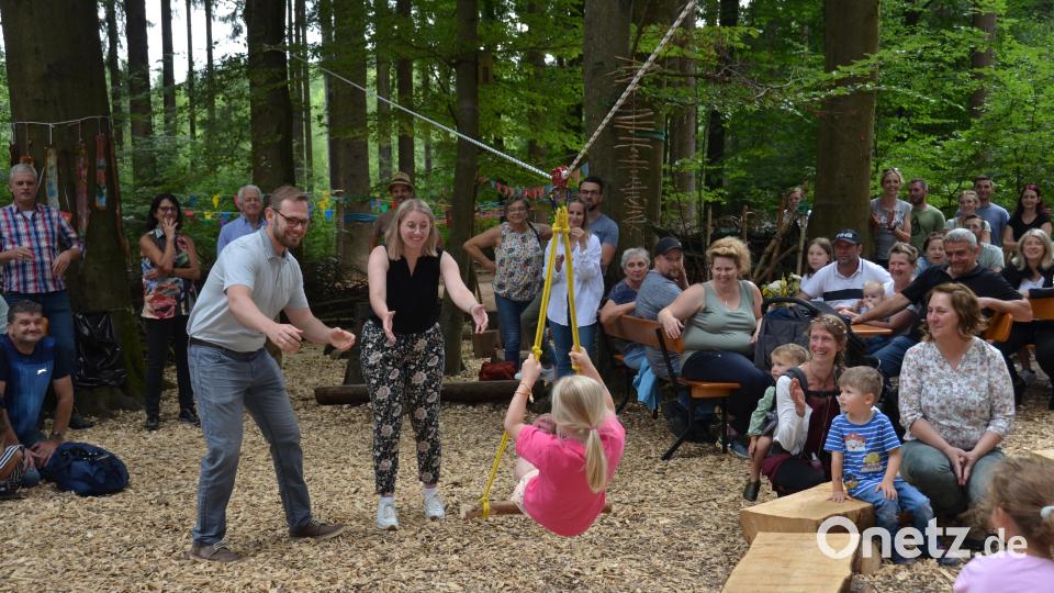 &quot;Mit Schwung ins neue Leben fliegen&quot;, auch das gab es für die Schulfüchse im Waldkindergarten &quot;Wilde Wichtel&quot;. Bild: dob