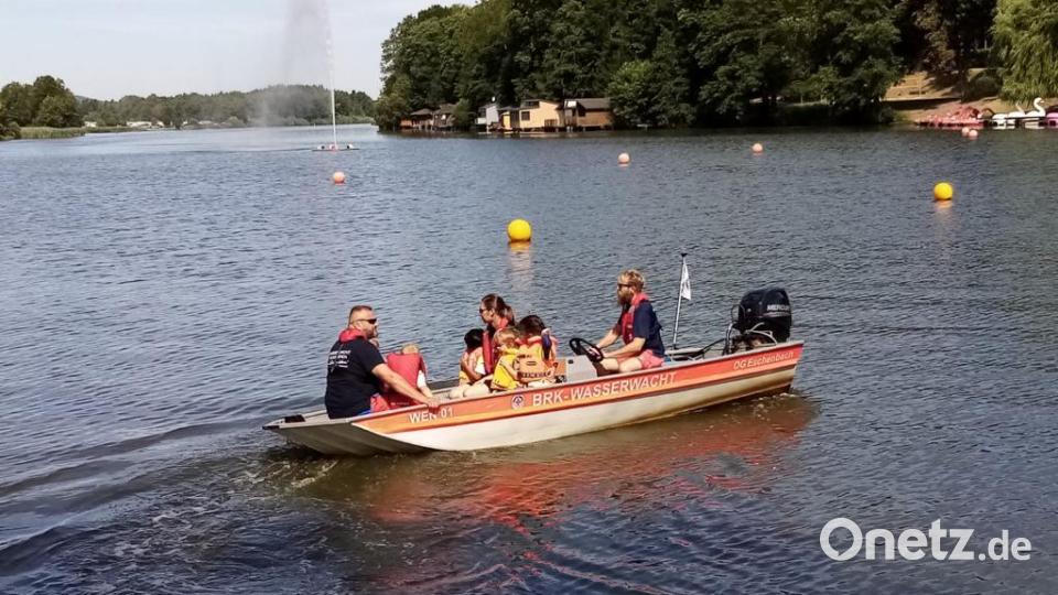 Mit dem Motorboot über den See zu brausen war das Highlight des Tages Bild: myd