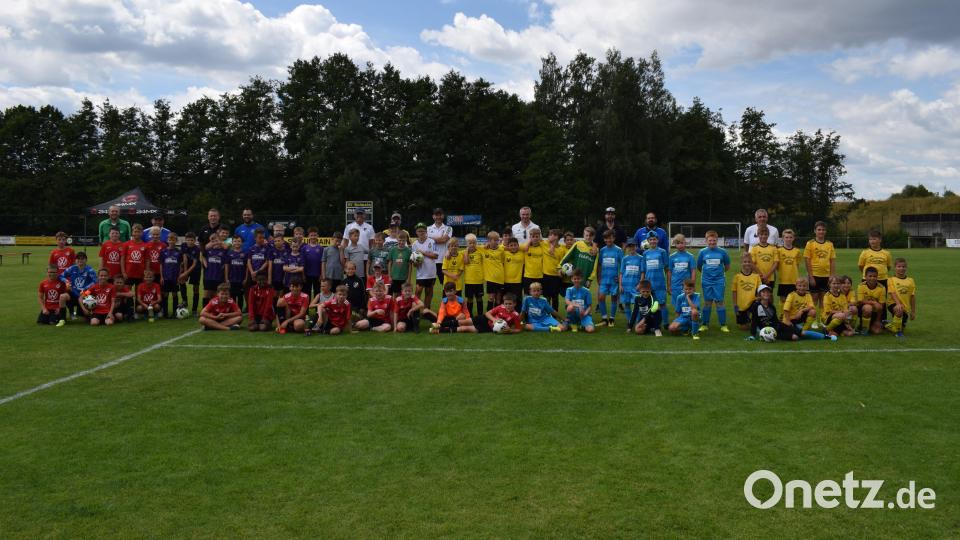 Beim SV-Sommercup für die E-Junioren liefen insgesamt acht Mannschaften auf. Hier gewann der SV Kulmain (Mitte). Bild: ak