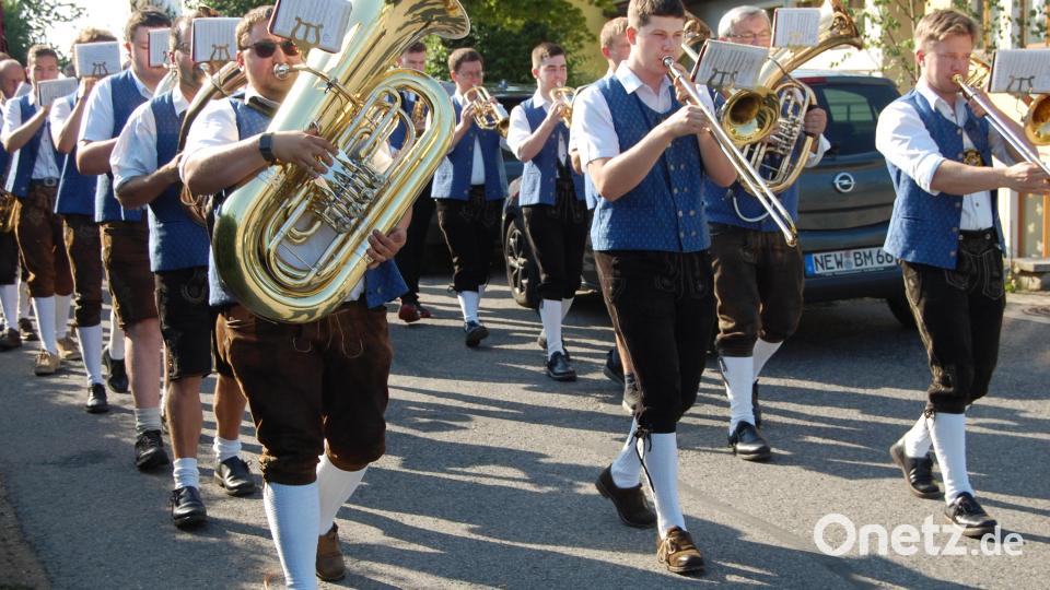 Der Kirchenzug zum 50. Gemeindergeburtstag von Kirchendemenreuth mobilisierte das gesamte Haberland zur Teilnahme. Bild: sm
