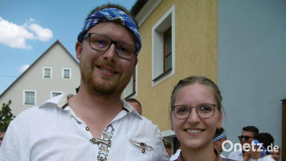 Glückliches Oberkirwapaar wurden Nina Birzer und Julian Wawersig. Bild: mma