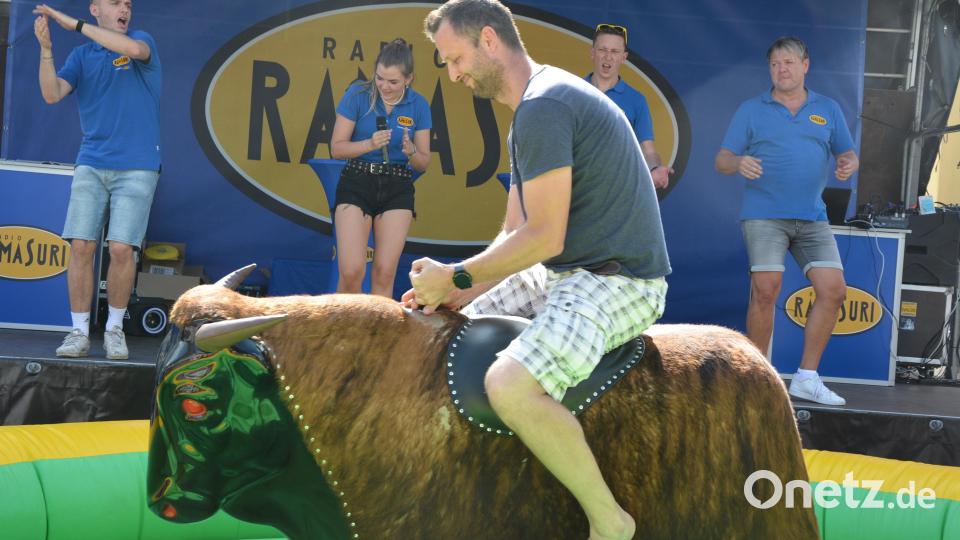 Bullenreiten bot Radio Ramasuri an. Bild: jr