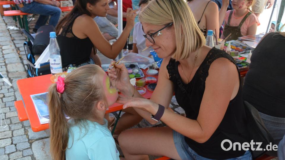 Kinderschminken kommt immer gut an. Bild: jr