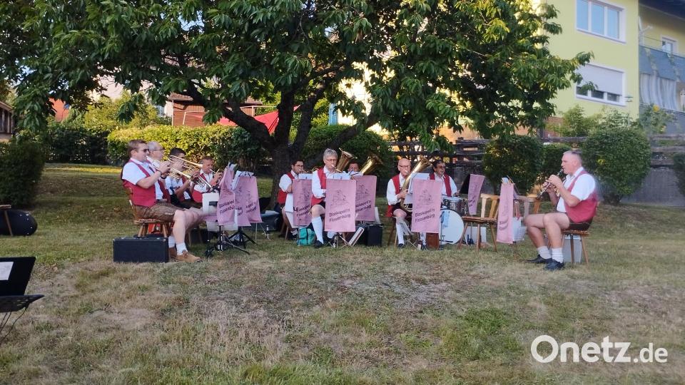 Doe Flossenbürger Blakapelln spielt bei der Serenade in Flossenbürg auf. Bild: jba