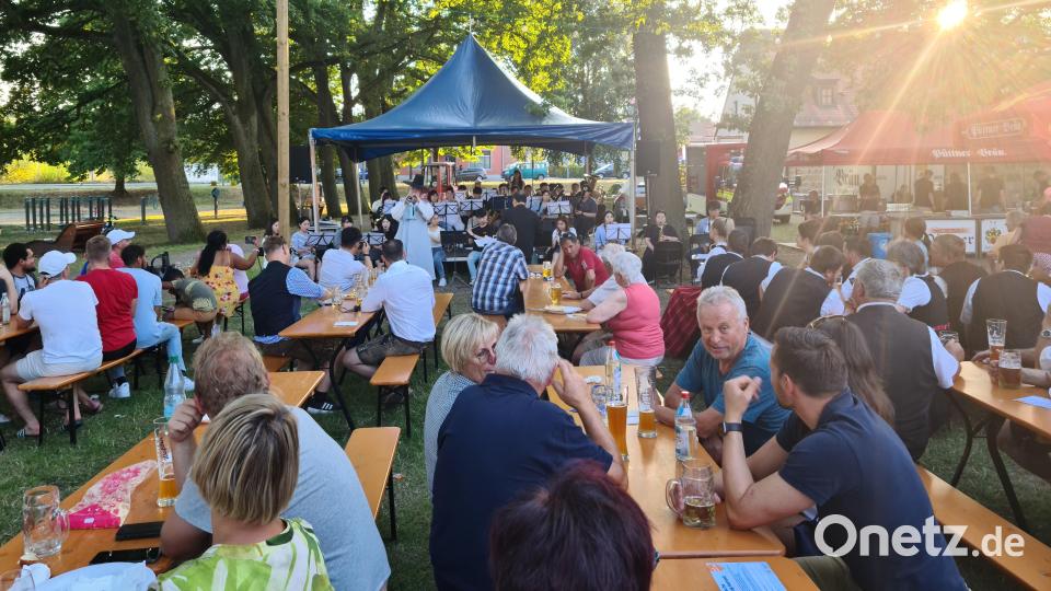 Im Stadtpark können die Grafenwöhrer das Annafest bei Musik, Getränken und gutem Essen ausklingen lassen. Bild: sne