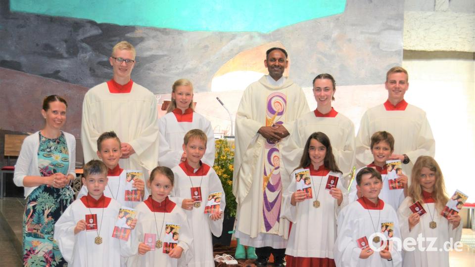 Beim Aufnahmegottesdienst der neuen Ministranten drehte sich alles um das Thema &quot;Schuhe&quot;. Bild: kki
