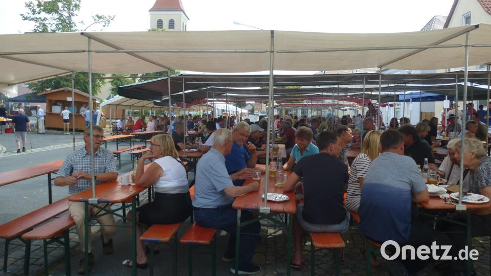 Unbeschwertes Feiern unter Sonnenschutz Bild: bk