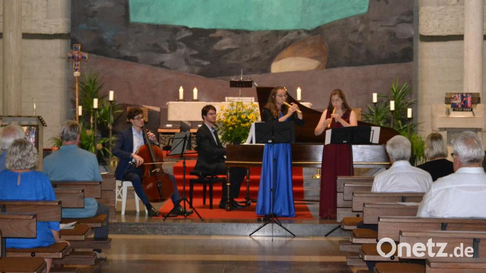 Barock im modernen Kirchenbau (von links): Santiago Parra Herrara (Cello), Baptiste Guittet (Cembalo), Alessandra Riubaldas Wickers (Flöte) und Sophie Legat (Flöte). Bild: kki
