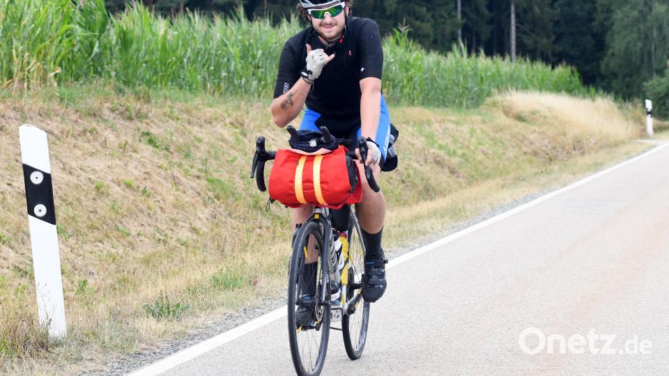 Lorenzo Zanetta ist einer von rund 320 Teilnehmern des Northcape 4000. Der Weg des Radrennens führt aktuell durch die Oberpfalz. Bild: Gabi Schönberger